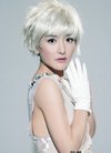 白发谢娜上演妖孽扮妩媚姿态